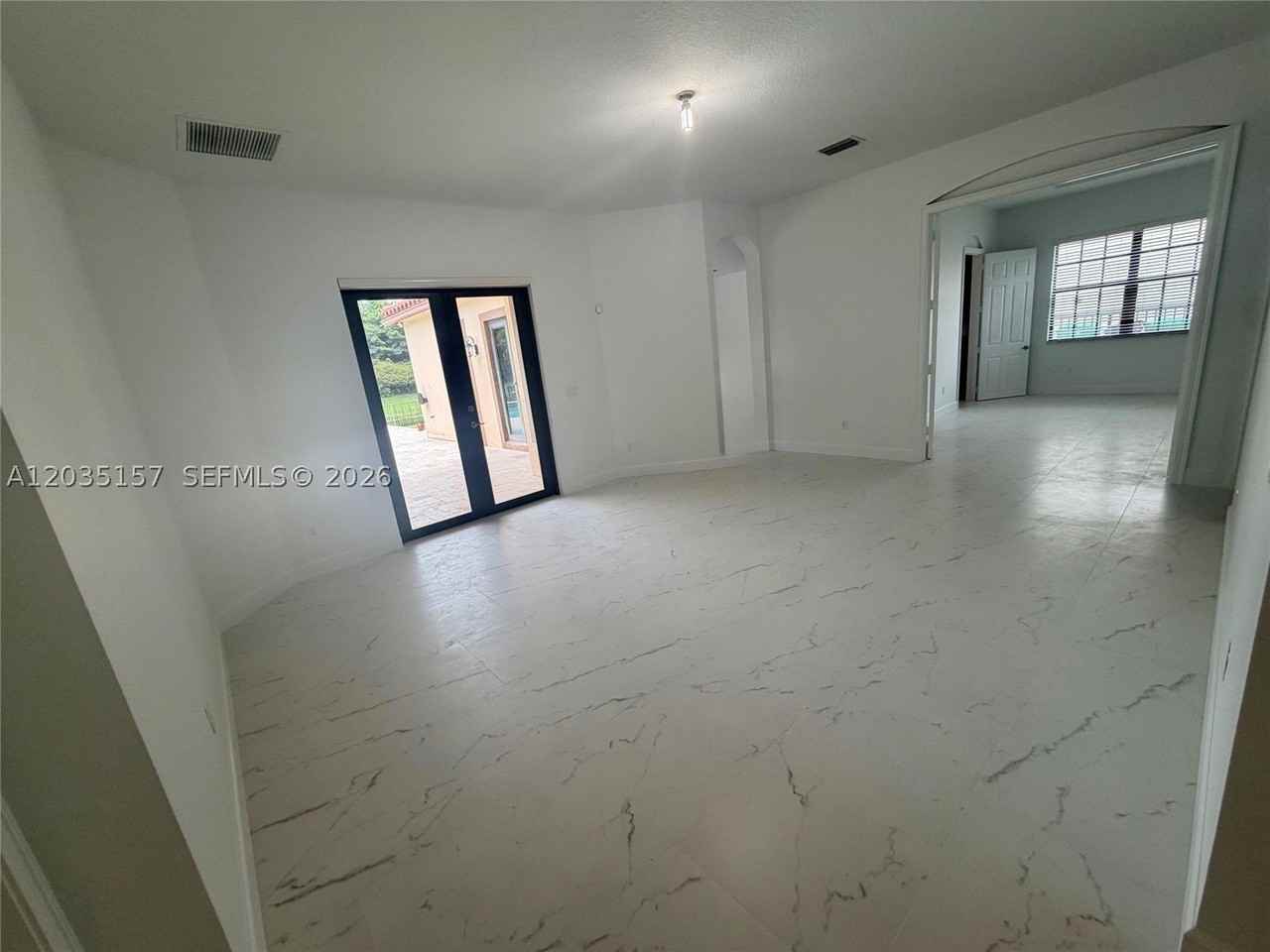 8711 Nw 41st St - Photo 4 of 18