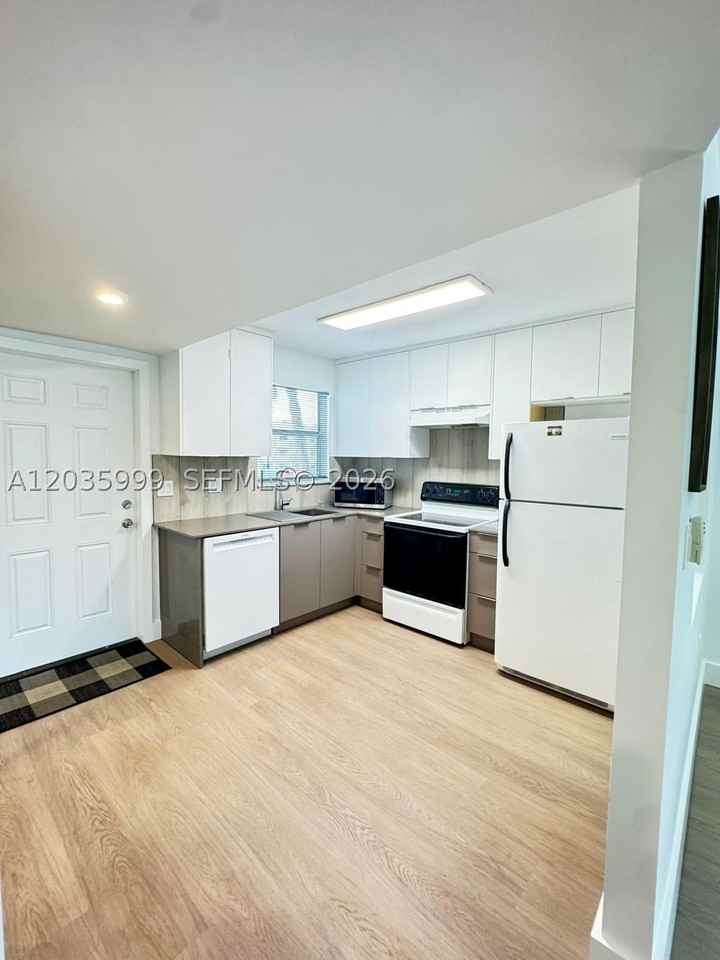 8300 Sunrise Lakes Blvd #212 - Photo 4 of 23