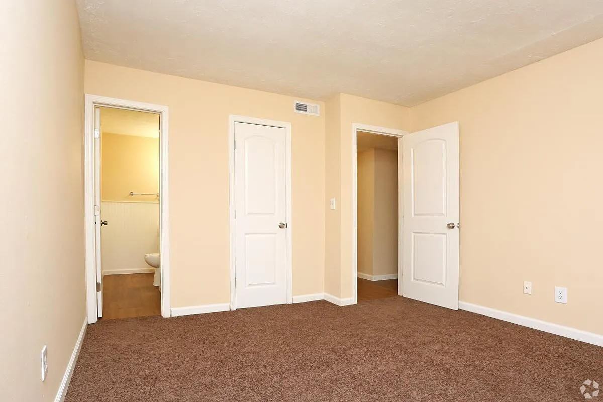 2220 Apartments - Photo 6 of 18