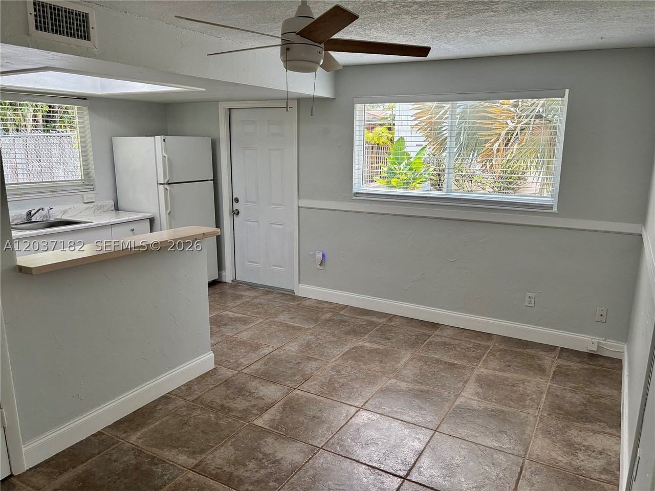 2809 Ne 6th Ln #2809 - Photo 4 of 15