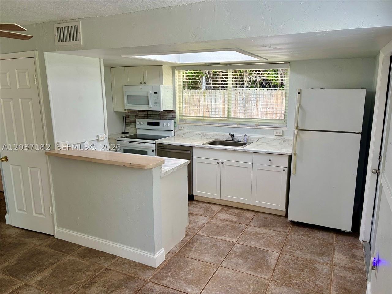 2809 Ne 6th Ln #2809 - Photo 5 of 15