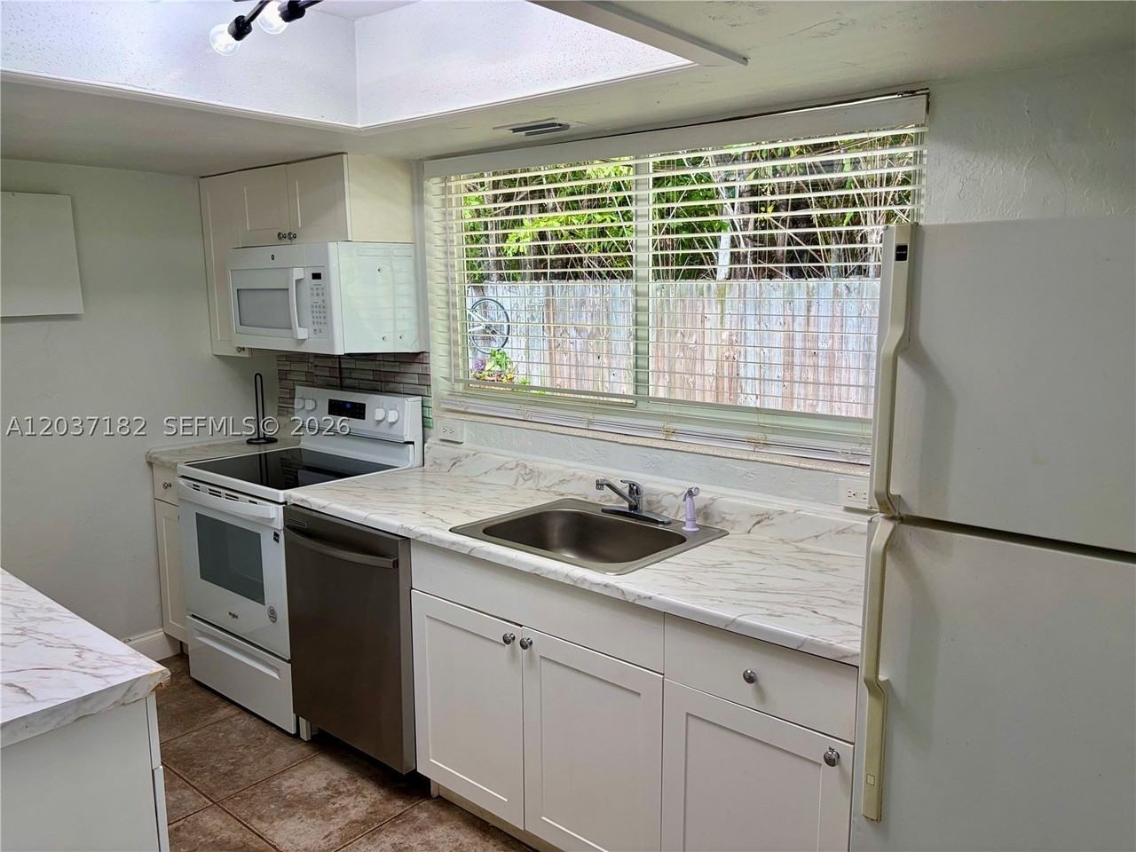 2809 Ne 6th Ln #2809 - Photo 6 of 15