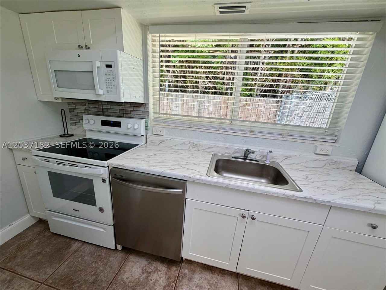 2809 Ne 6th Ln #2809 - Photo 7 of 15