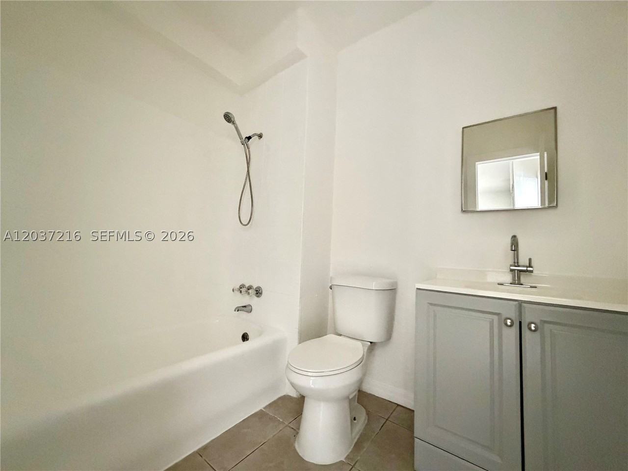 324 Sw 19th Ave #6 - Photo 2 of 7