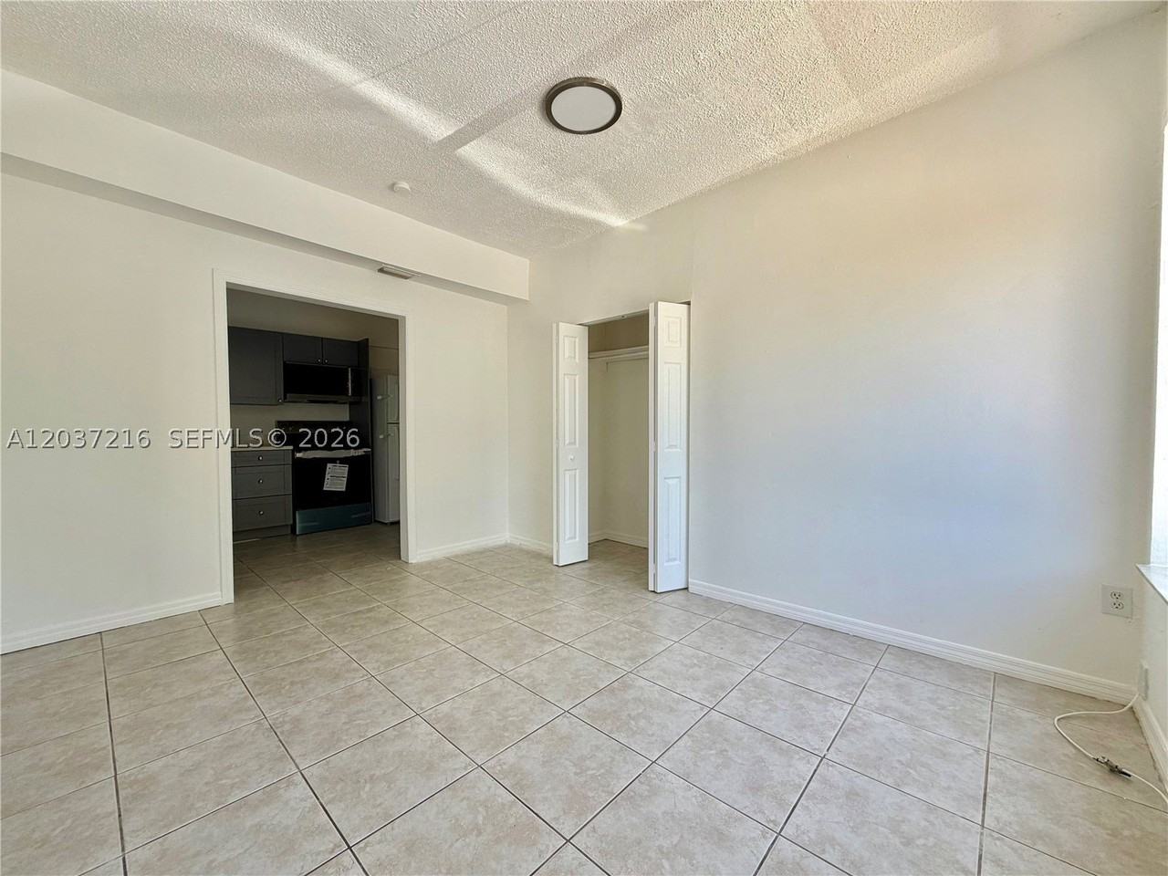 324 Sw 19th Ave #6 - Photo 4 of 7