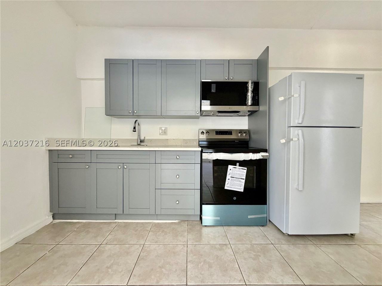 324 Sw 19th Ave #6 - Photo 5 of 7