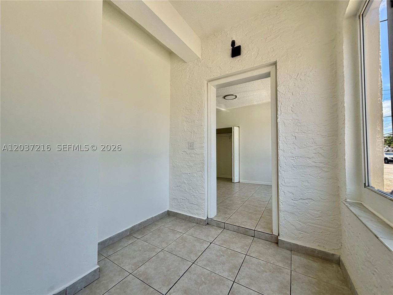324 Sw 19th Ave #6 - Photo 6 of 7
