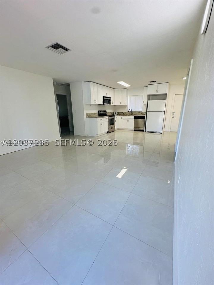 2620 Nw 14th Ct #2620 - Photo 6 of 13