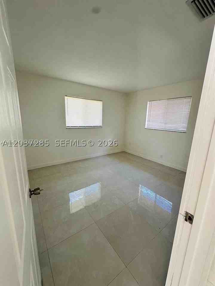 2620 Nw 14th Ct #2620 - Photo 7 of 13