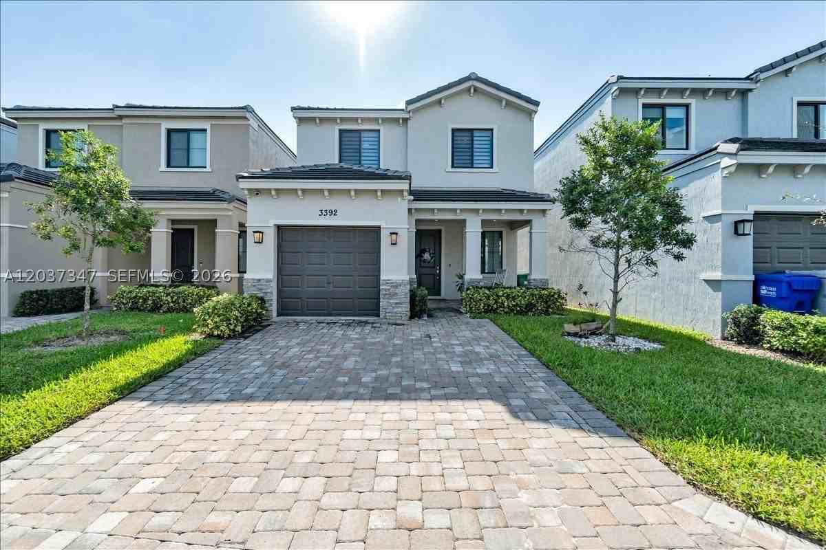 3392 Nw 5th St - Photo 2 of 37