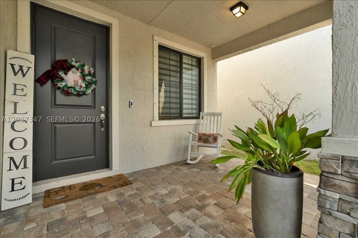3392 Nw 5th St - Photo 3 of 37