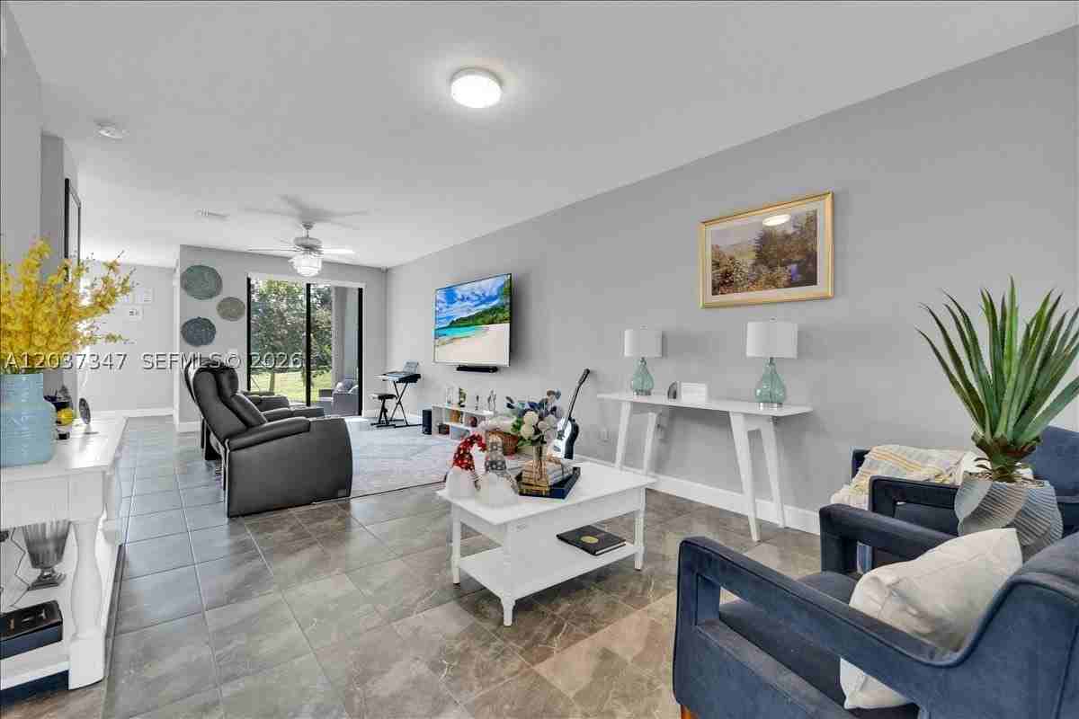 3392 Nw 5th St - Photo 4 of 37