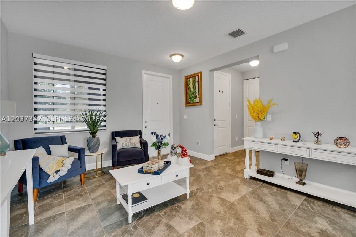 3392 Nw 5th St - Photo 5 of 37