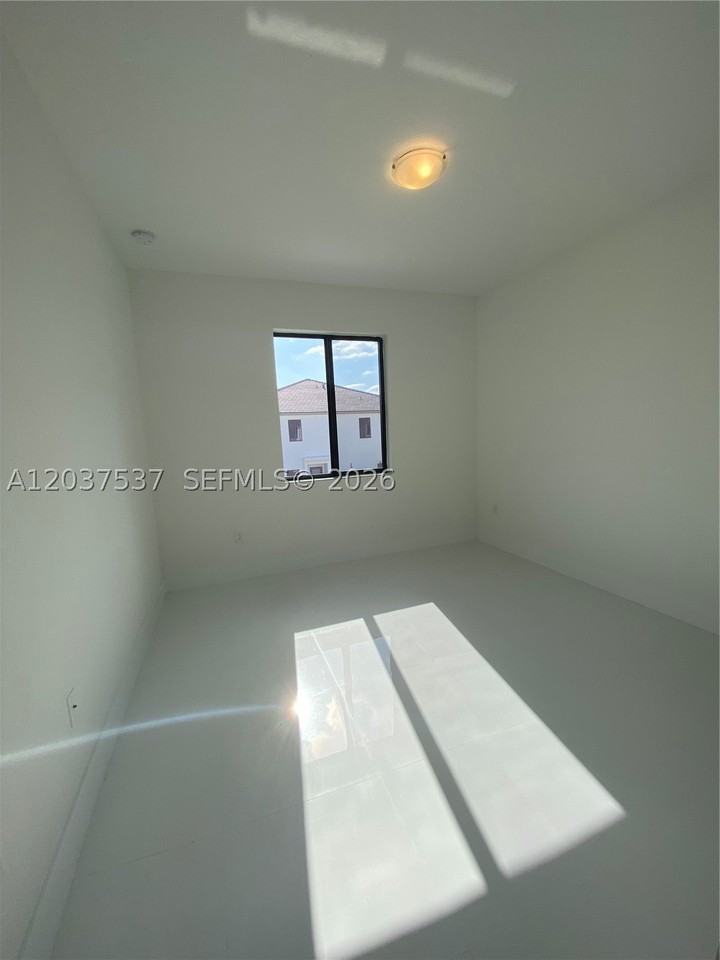 2402 Sw 145th Pl #0 - Photo 4 of 12
