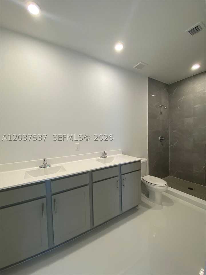 2402 Sw 145th Pl #0 - Photo 6 of 12