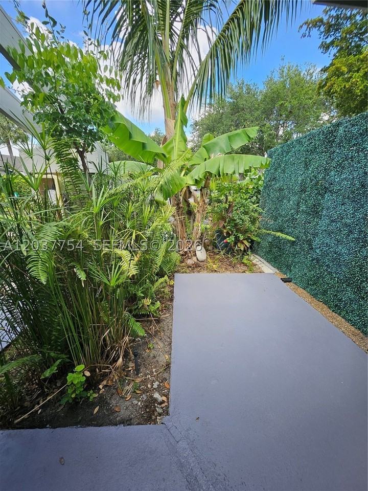 3015 Sw 21st Ter #371B - Photo 2 of 17