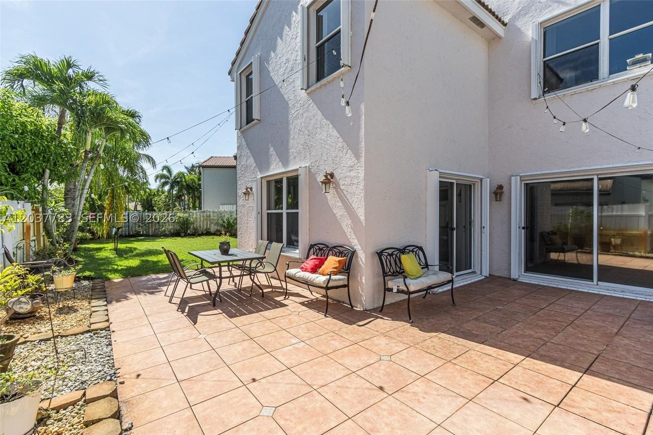 17367 Sw 20th Ct - Photo 4 of 29