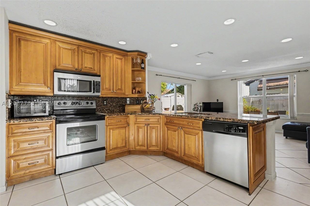 17367 Sw 20th Ct - Photo 7 of 29