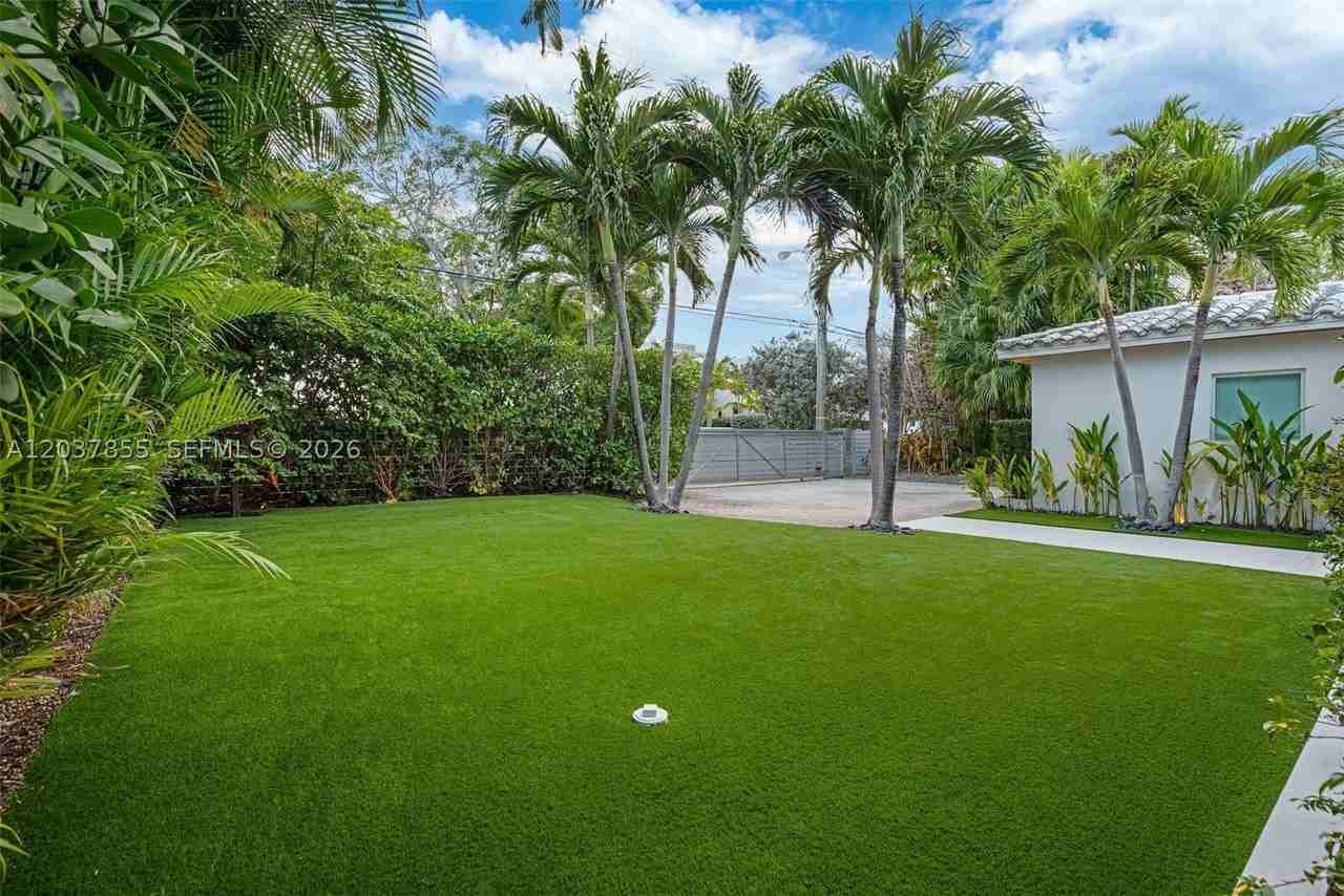 1835 Daytonia Rd - Photo 2 of 21