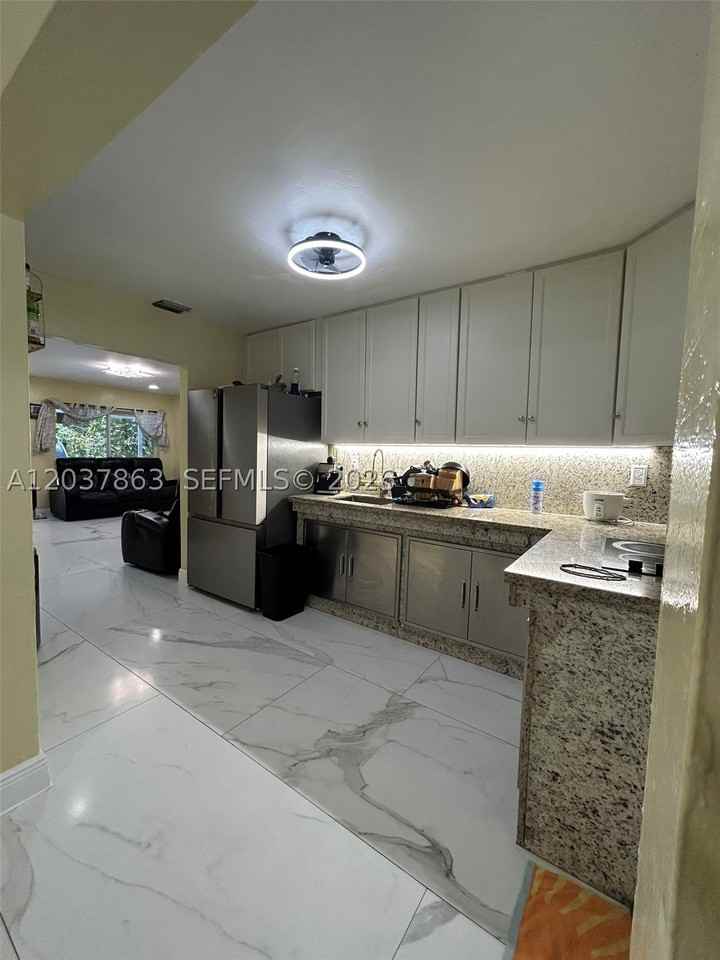 5157 Ne 5th Ave #1 - Photo 5 of 15