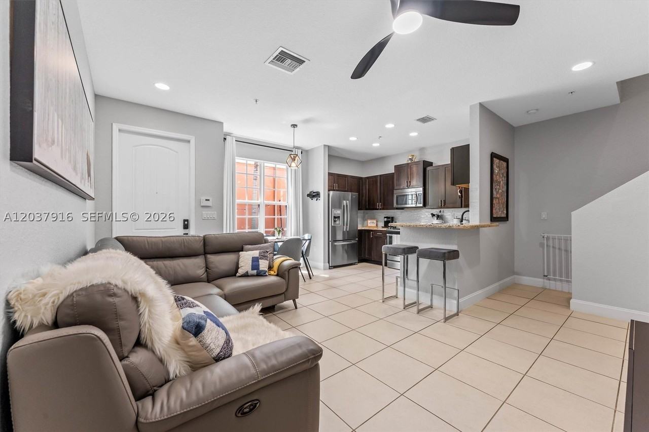 712 Sw 2nd Way #712 - Photo 4 of 29