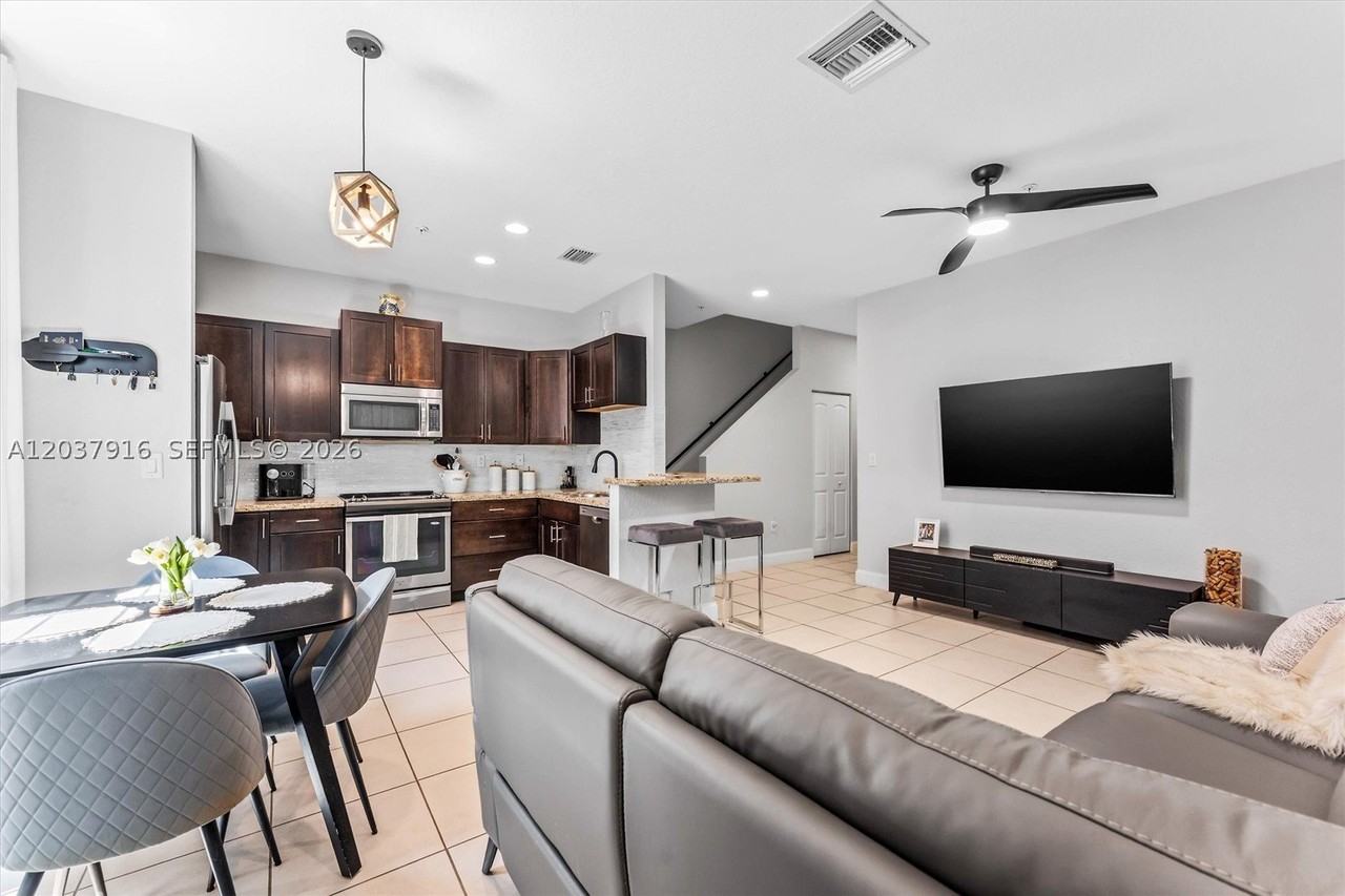 712 Sw 2nd Way #712 - Photo 5 of 29