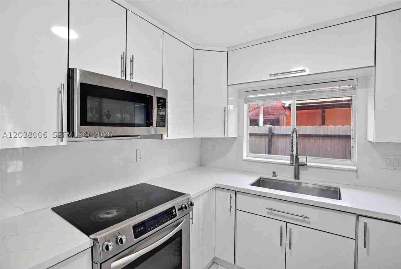 14102 Sw 167th Ter #14102 - Photo 7 of 36