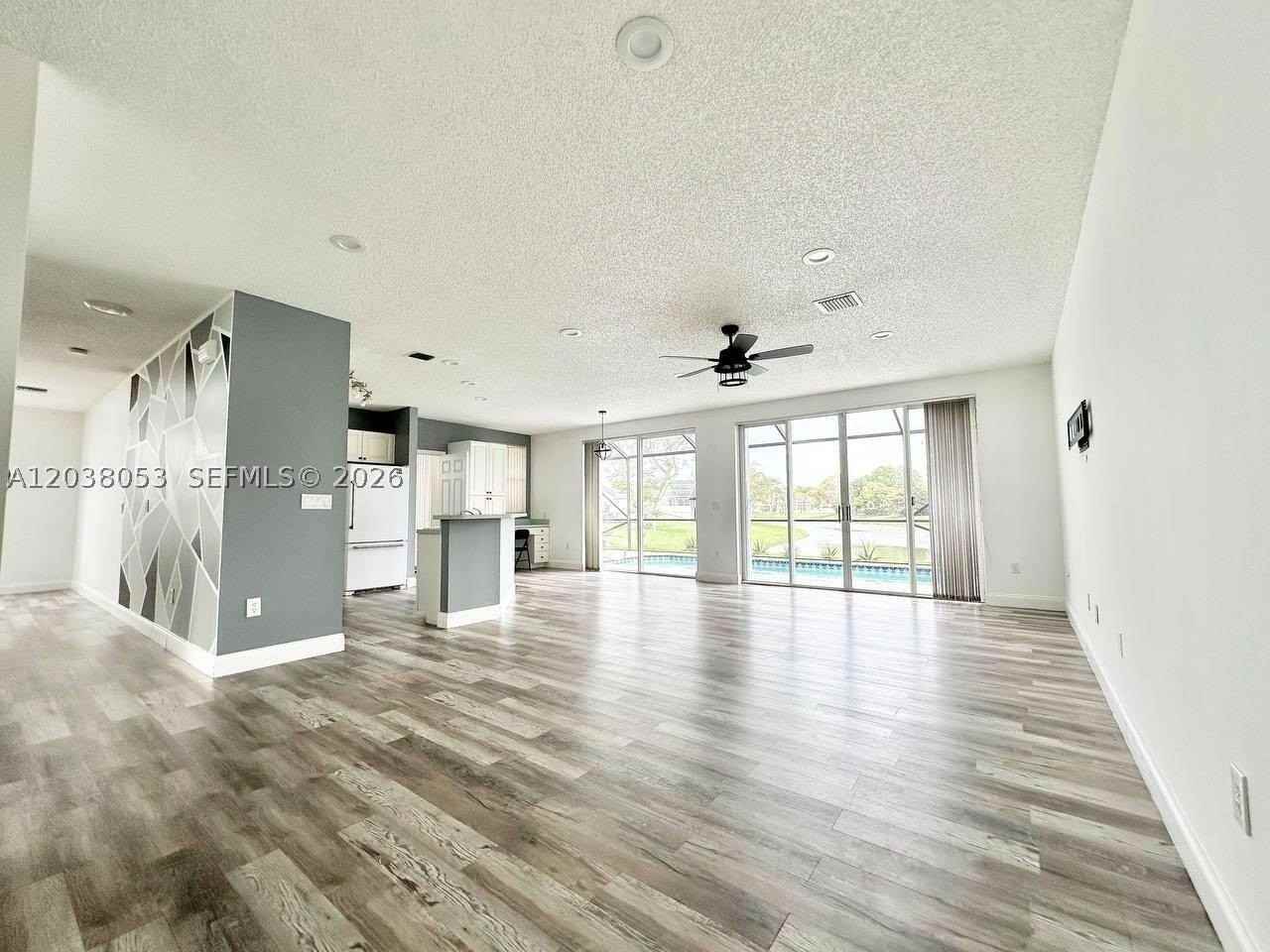 7647 Rockport Cir - Photo 3 of 11