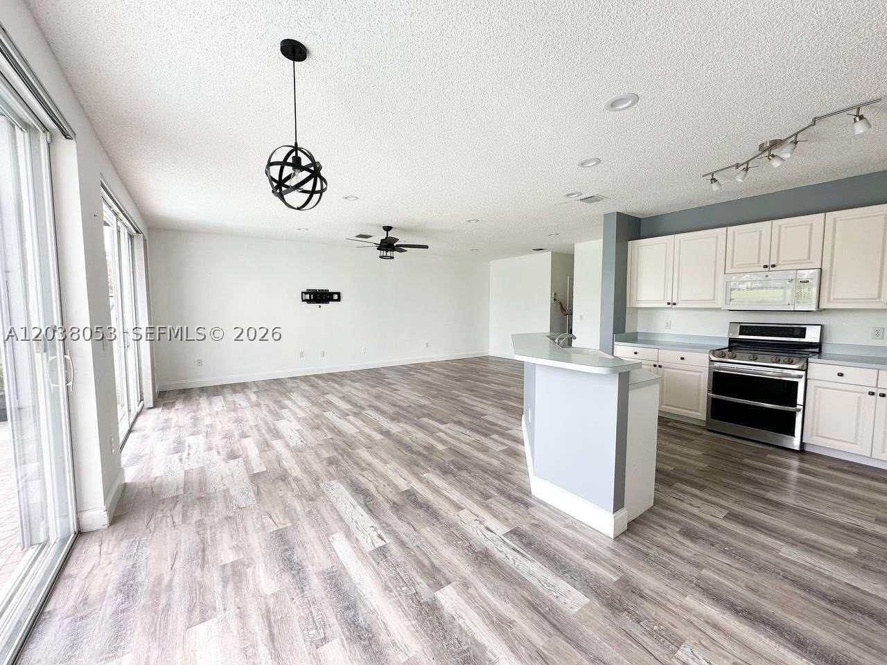7647 Rockport Cir - Photo 5 of 11