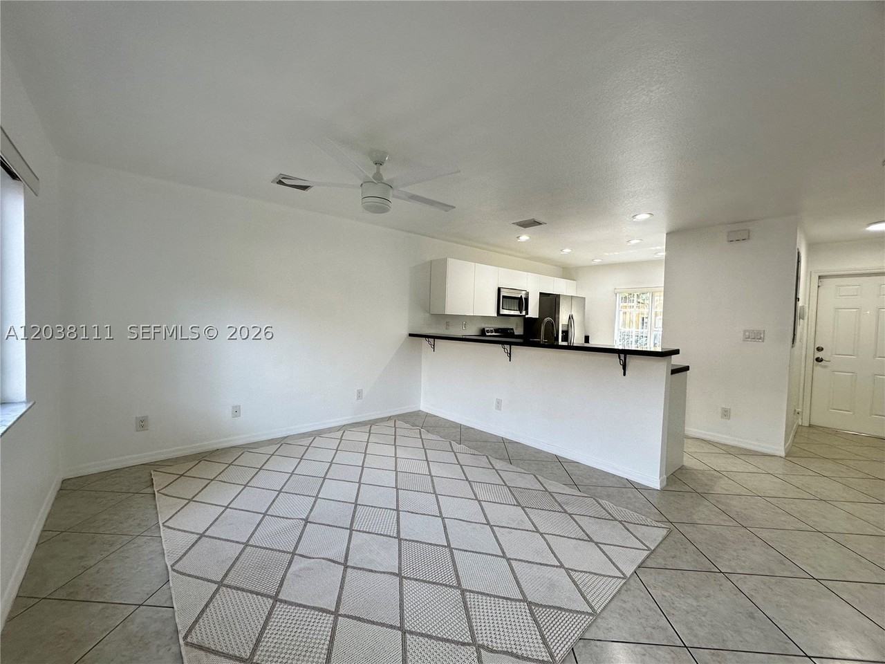 324 Ne 3rd St #D - Photo 3 of 44