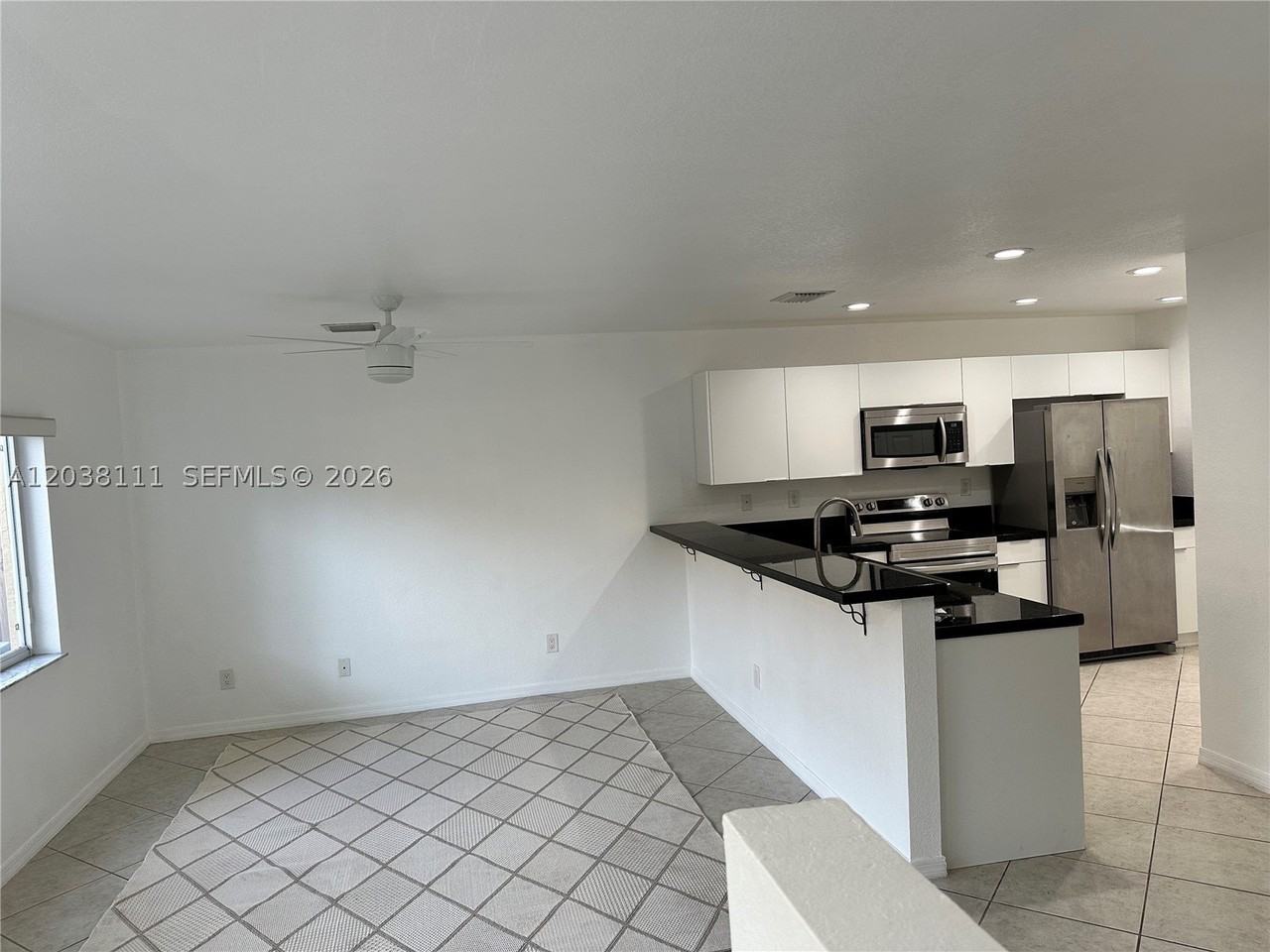 324 Ne 3rd St #D - Photo 5 of 44