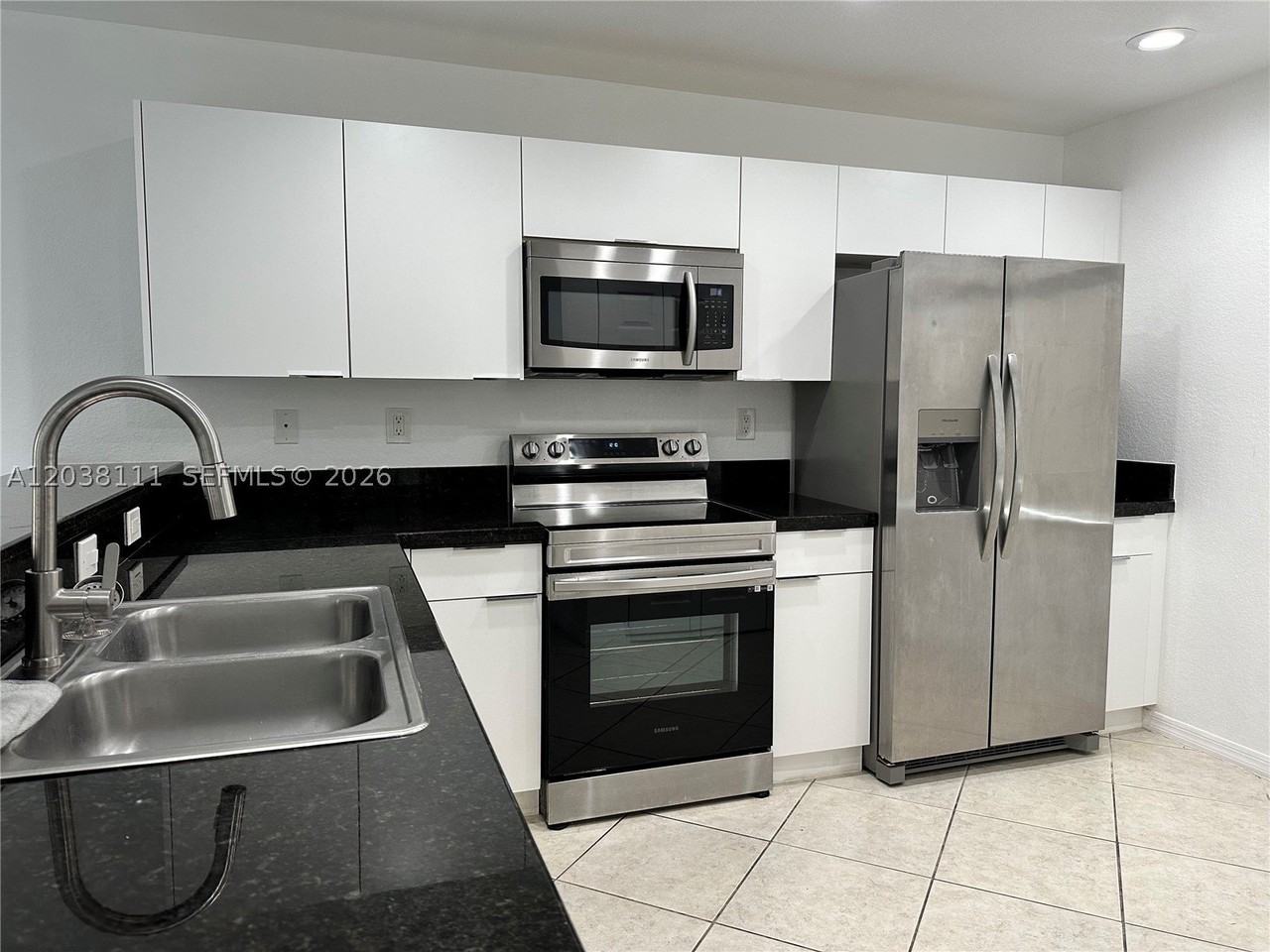 324 Ne 3rd St #D - Photo 6 of 44