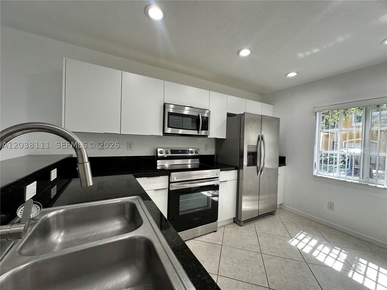 324 Ne 3rd St #D - Photo 7 of 44