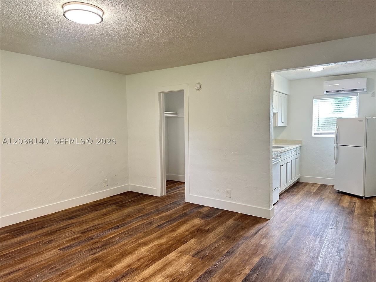 1821 Thomas St #2 - Photo 3 of 30