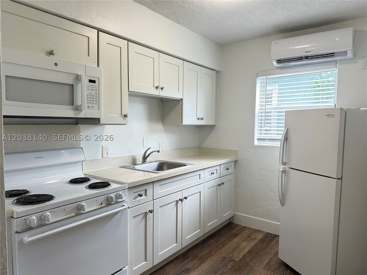 1821 Thomas St #2 - Photo 5 of 30