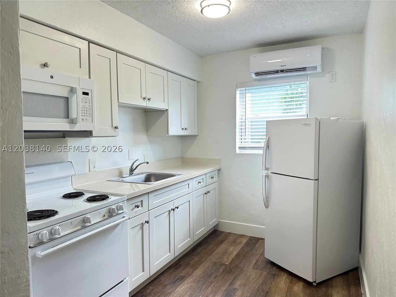 1821 Thomas St #2 - Photo 6 of 30