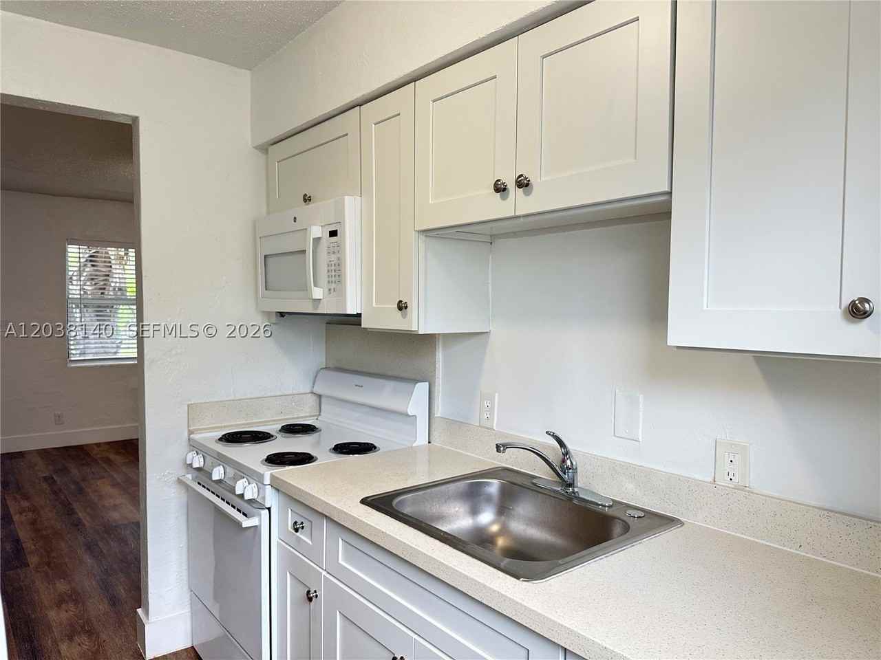 1821 Thomas St #2 - Photo 7 of 30