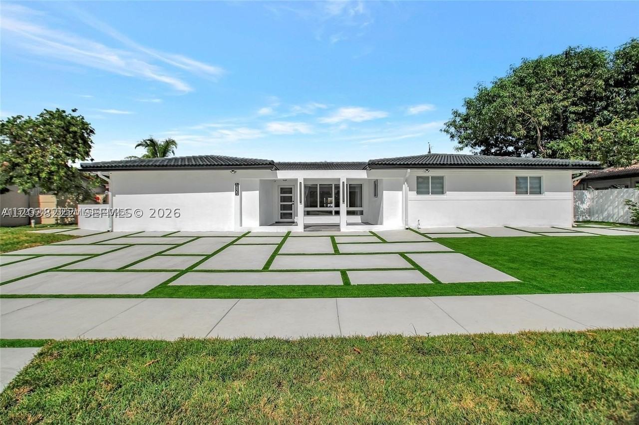 1825 Ne 197th Ter