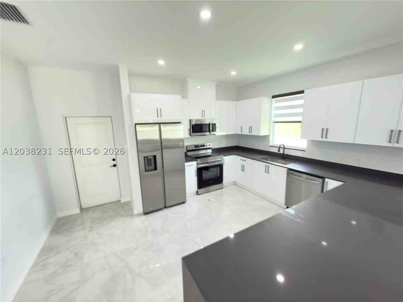 1111 Gunby Ave S #1111 - Photo 6 of 23