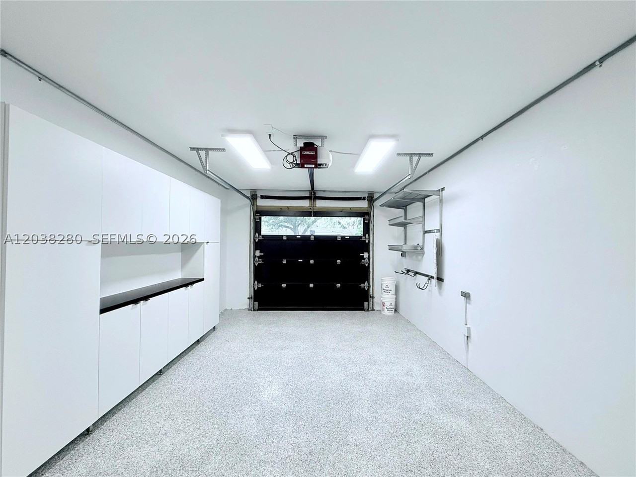 455 Amalfi Ave - Photo 3 of 34