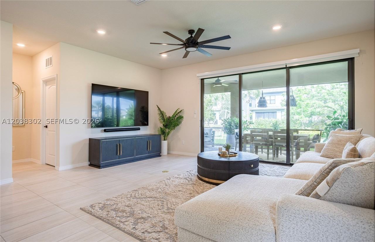 4423 Spruce Ln - Photo 4 of 50