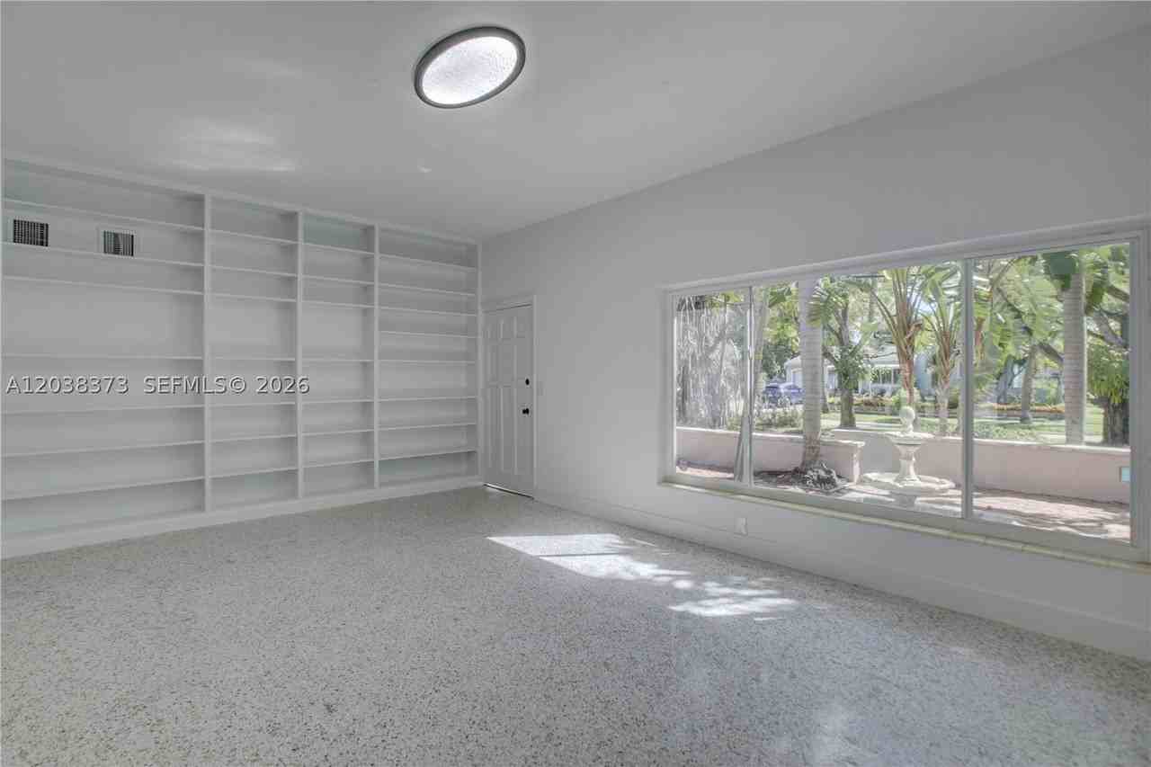 616 Sw 11th Ct - Photo 6 of 50