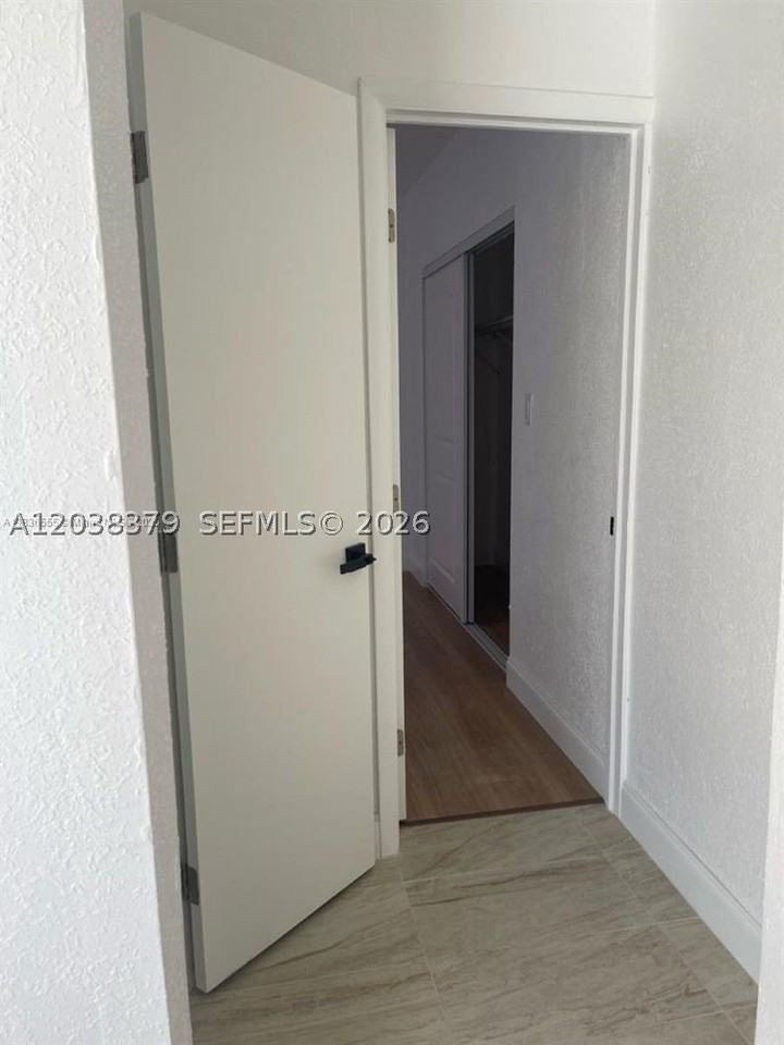 219 Sw 21st Ave #3 - Photo 7 of 7