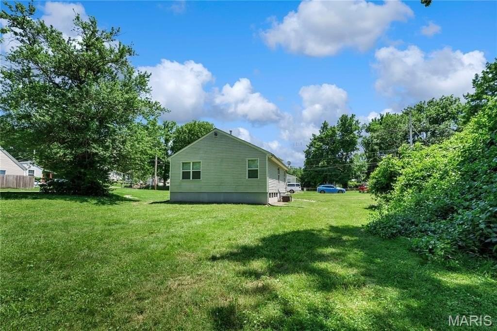 201 Becker Dr - Photo 4 of 15