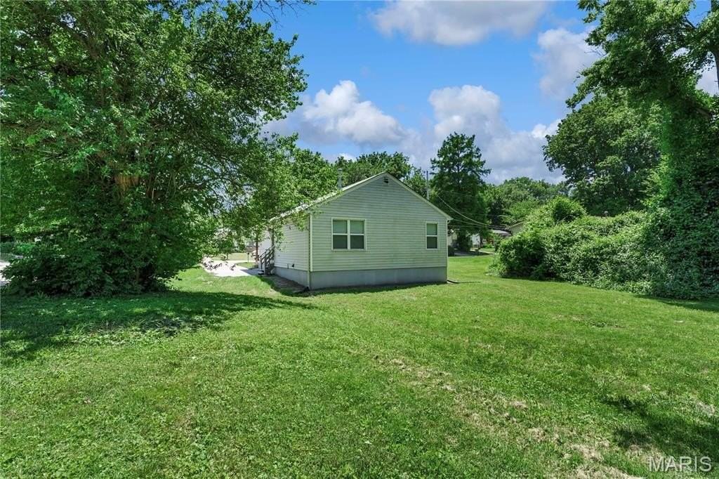 201 Becker Dr - Photo 5 of 15