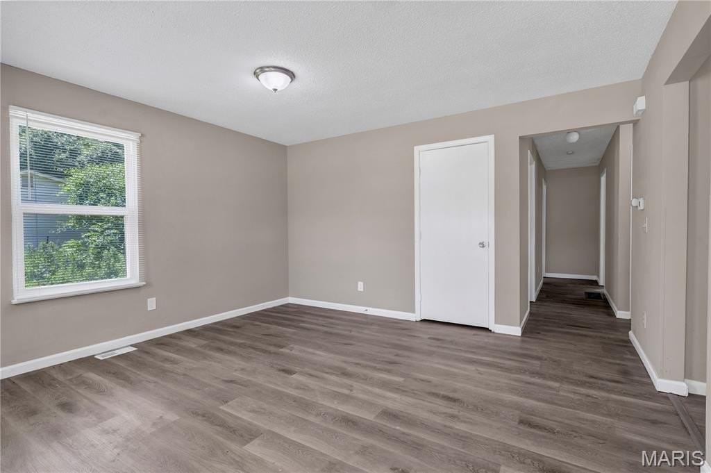 201 Becker Dr - Photo 6 of 15