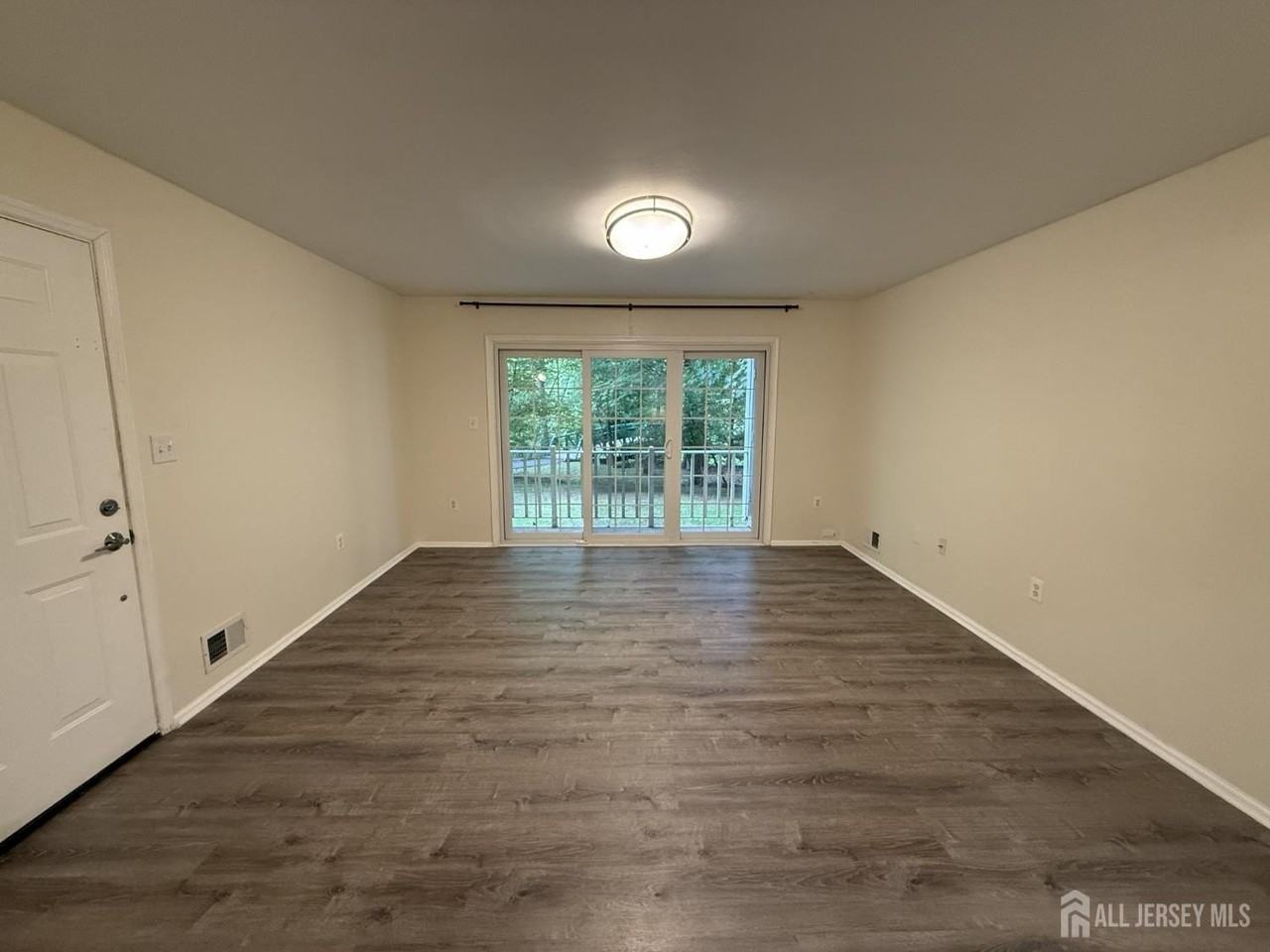 95 Sapphire Ln - Photo 2 of 28