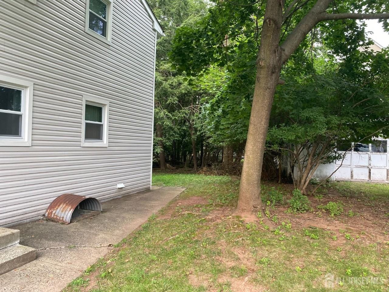 123 Highland Ave - Photo 2 of 8