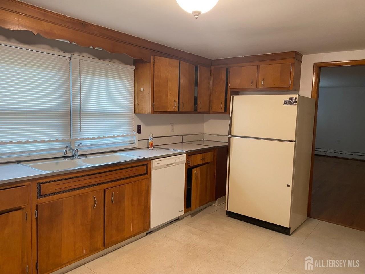 123 Highland Ave - Photo 4 of 8