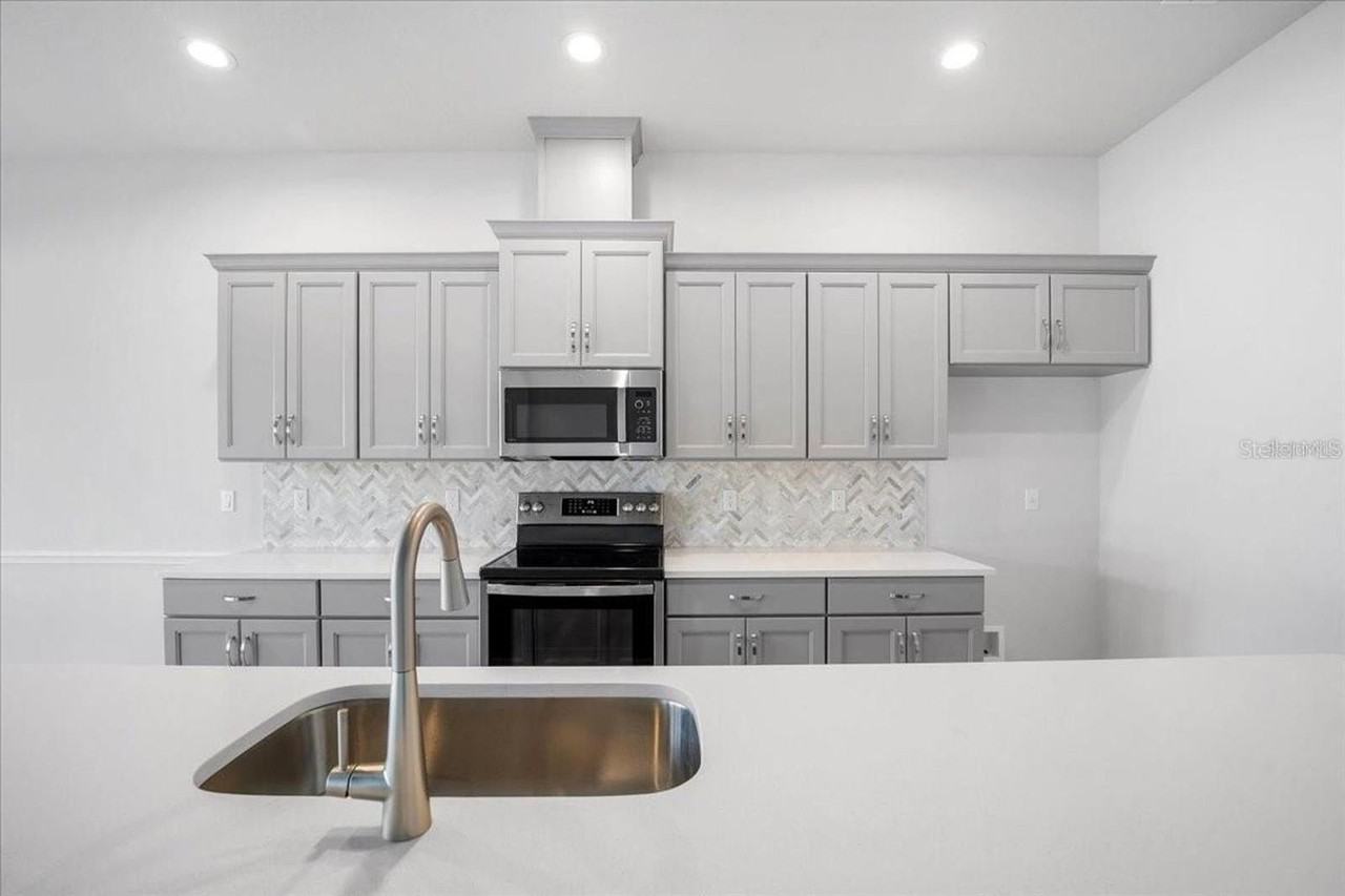 60 Del Palma Dr - Photo 3 of 36